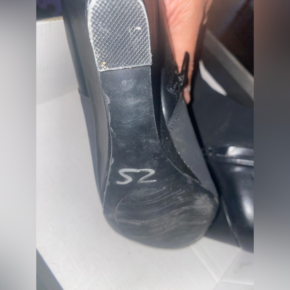Beaton women’s heels boots size 8 black